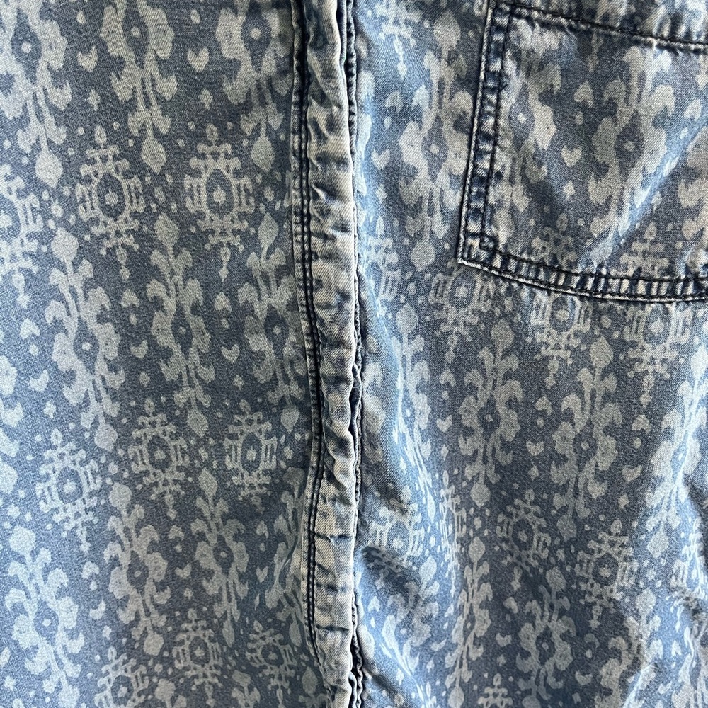 Holding Horses Anthropologie Button up top Sz 4 Denim/Chambray - Picture 13 of 16